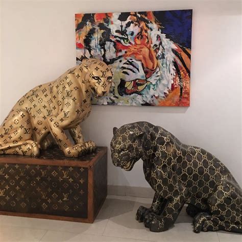 louis vuitton cheetah statue